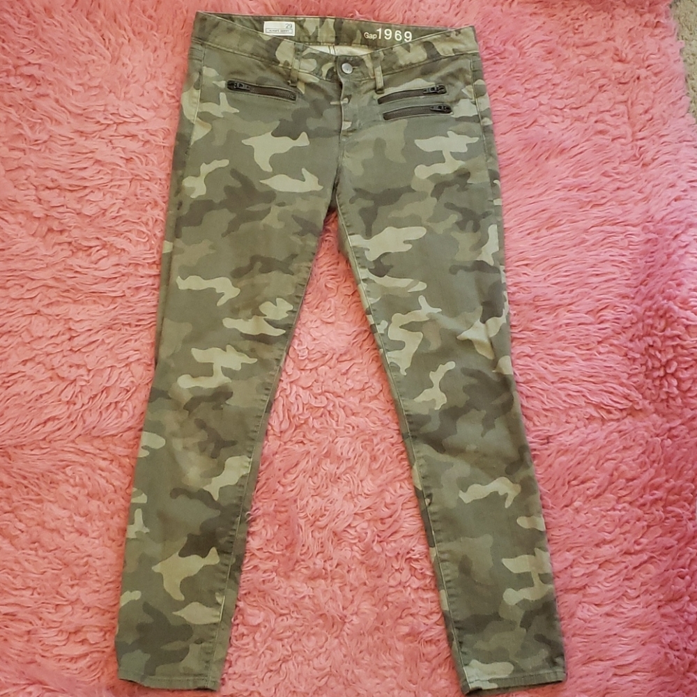 Gap Camo Capris